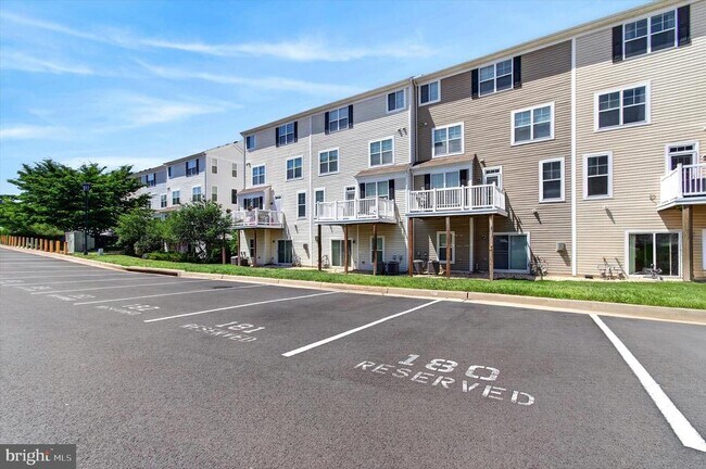 Building Photo - 24620 Byrne Meadow Square