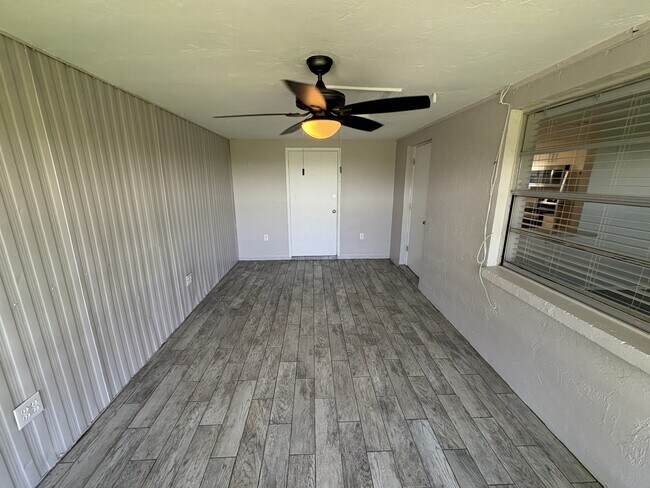 Building Photo - 308 Colonia Ln E