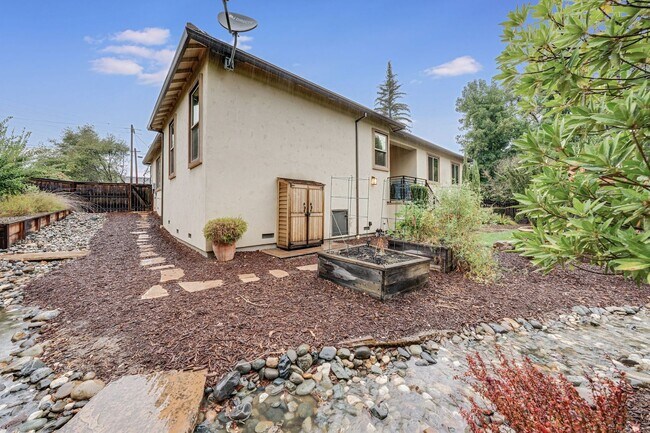 Building Photo - Utilities Included! Luxury Single-Story Ho...