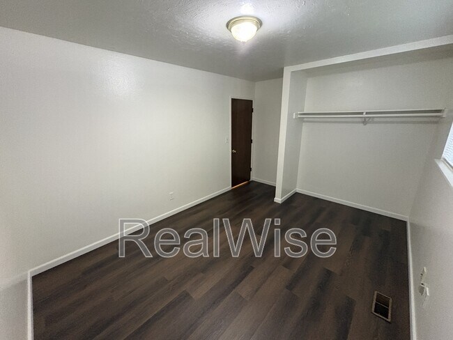 Building Photo - 231 Hawthorne St