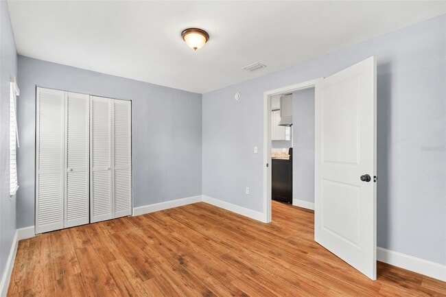 Building Photo - 2725 E Columbus Dr