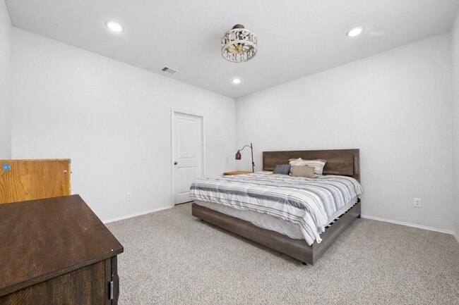 Building Photo - 804 Pearl River