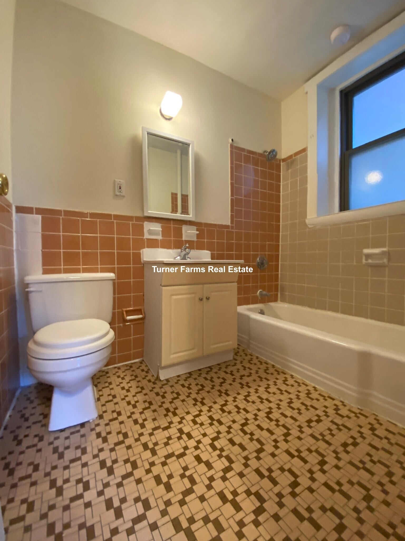 Building Photo - 1382A Beacon St