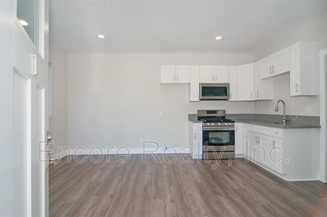 Building Photo - 2143 Second Ave