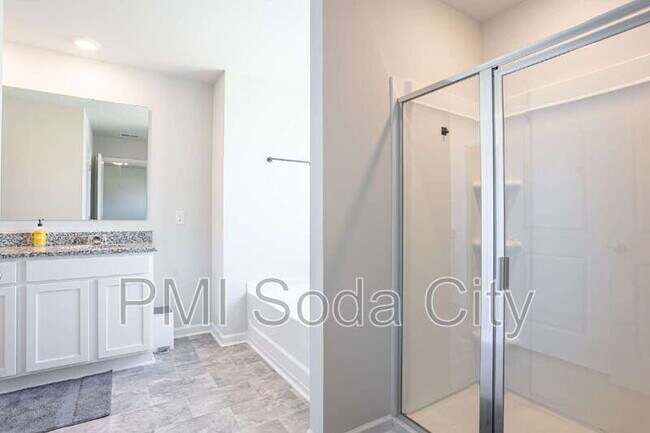 Building Photo - 626 Quartz Ln