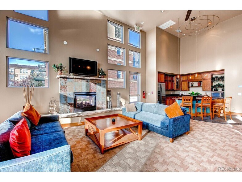 Building Photo - 10176 Park Meadows Dr