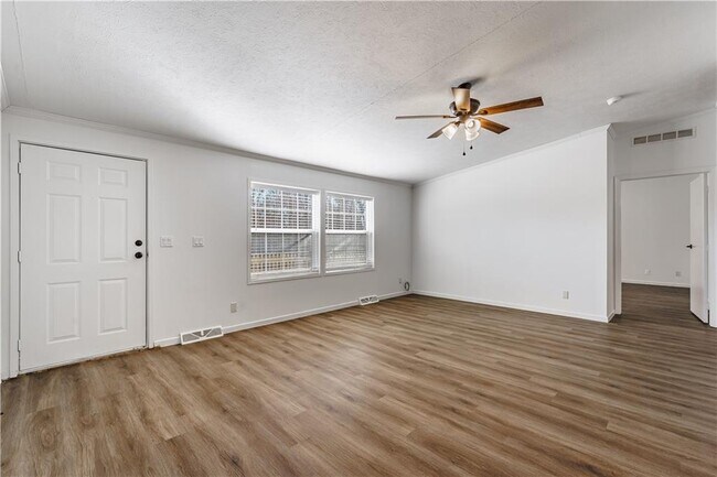 Building Photo - 1017 Ravine St