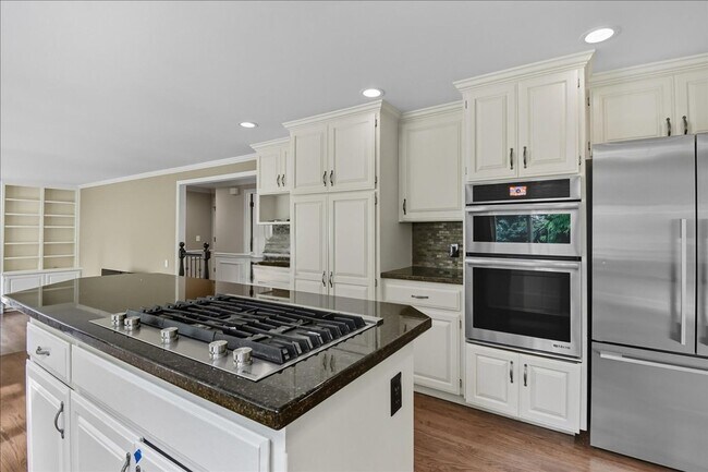 Building Photo - 4bd/2.5ba Woodinville House