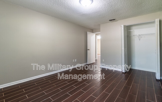Building Photo - 4142 Oriely Dr W
