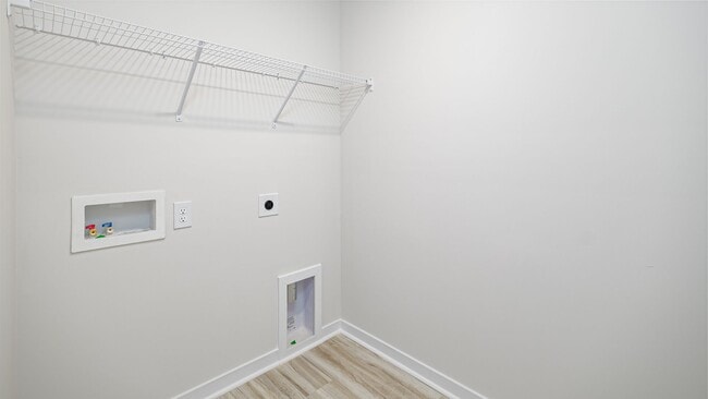 Building Photo - Modern 3-Bedroom Home in Community with Po...