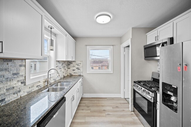 Building Photo - 4524 Waveland Ct