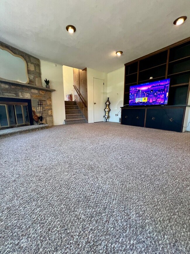 Building Photo - Stunning 4-Bedroom Single Family Home in Wyncote! Available NOW!