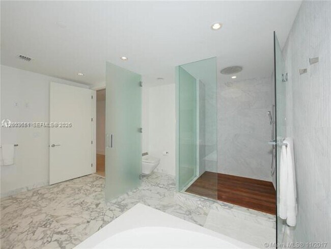 Building Photo - 10201 Collins Ave