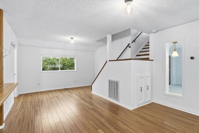 Building Photo - 173 Helman St