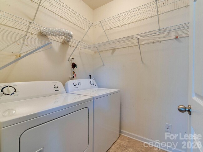 Building Photo - 8164 Bridgegate Dr