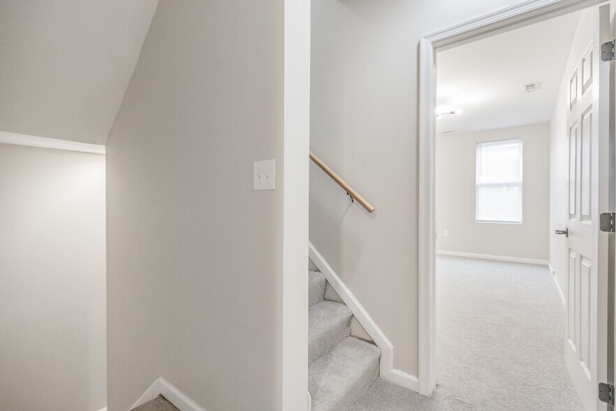 Building Photo - 1235 N Bond St