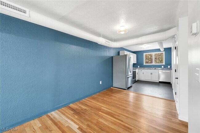 Building Photo - 12900 Madison Ave