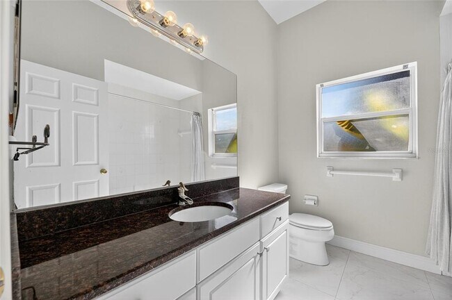 Building Photo - 172 Lake Shore Dr W