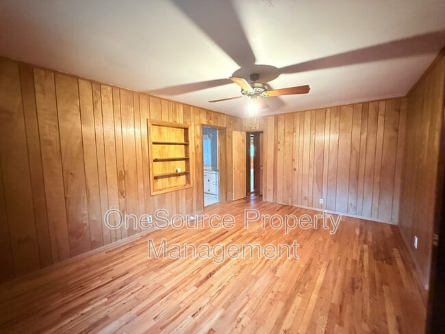 Building Photo - 656 S 11th St