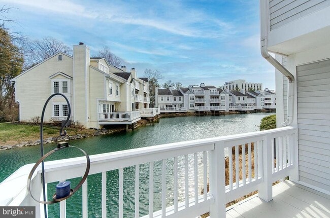 Building Photo - 3300 Lakeside View Dr