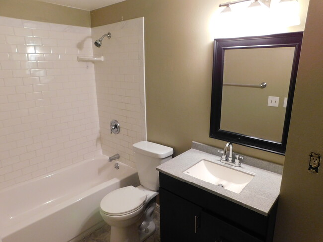 Full Bath - 1378 Merritt Cir