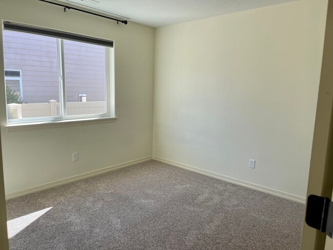 Building Photo - 424 Lakerose Loop