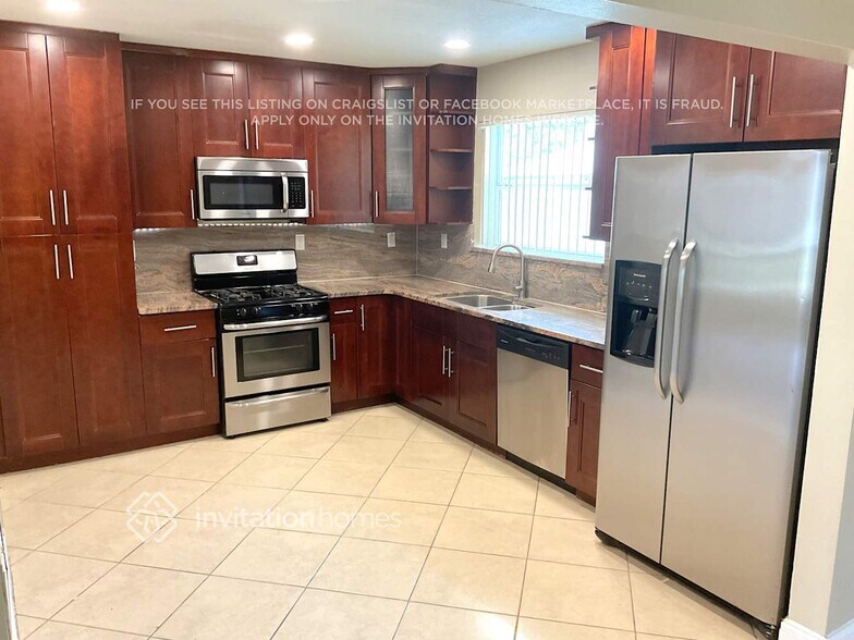 Building Photo - 3241 Pierce St