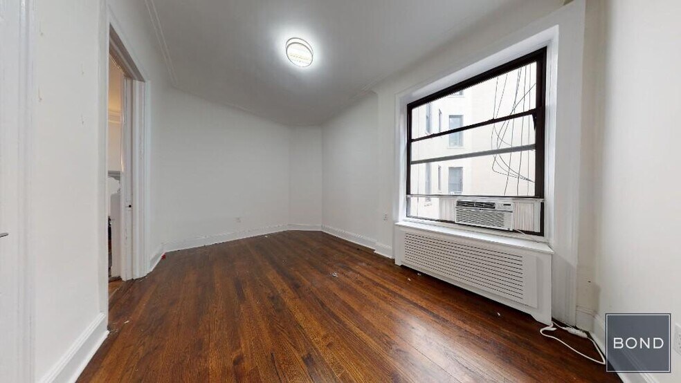 Building Photo - 166 W 72nd St