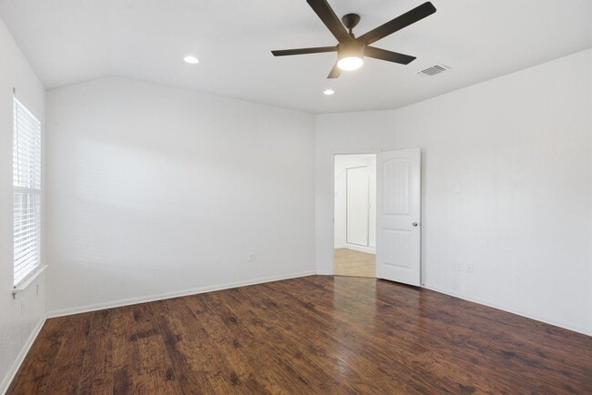 Building Photo - Four Bedroom Home in Manor