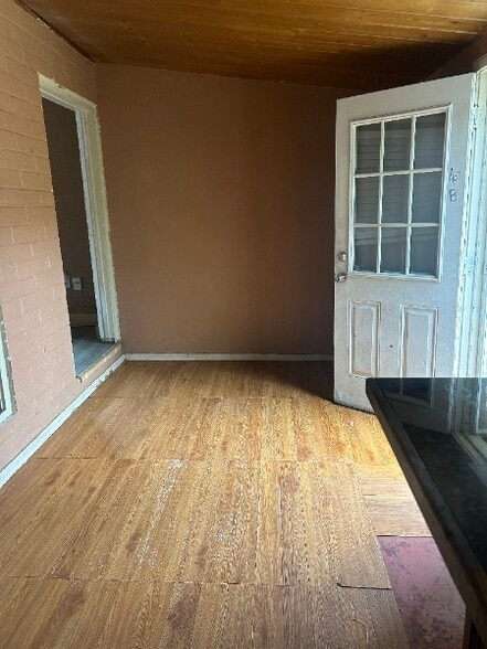 Building Photo - 155 E 15th Ave