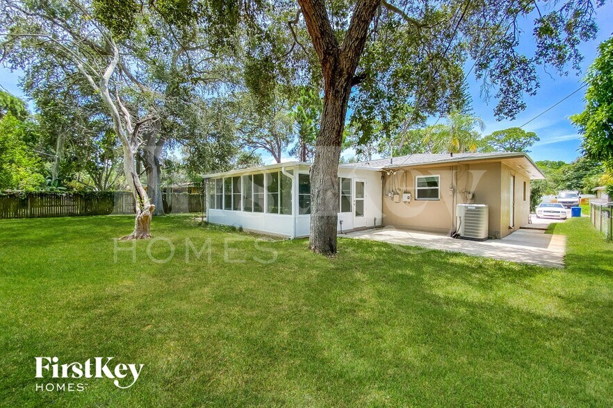 Building Photo - 5900 Grove St S