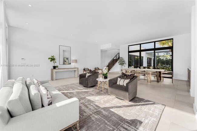 Building Photo - 16703 Botaniko Dr S