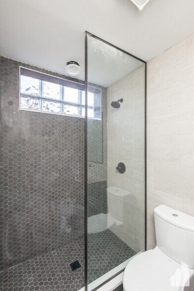 Building Photo - 944 W Grace St