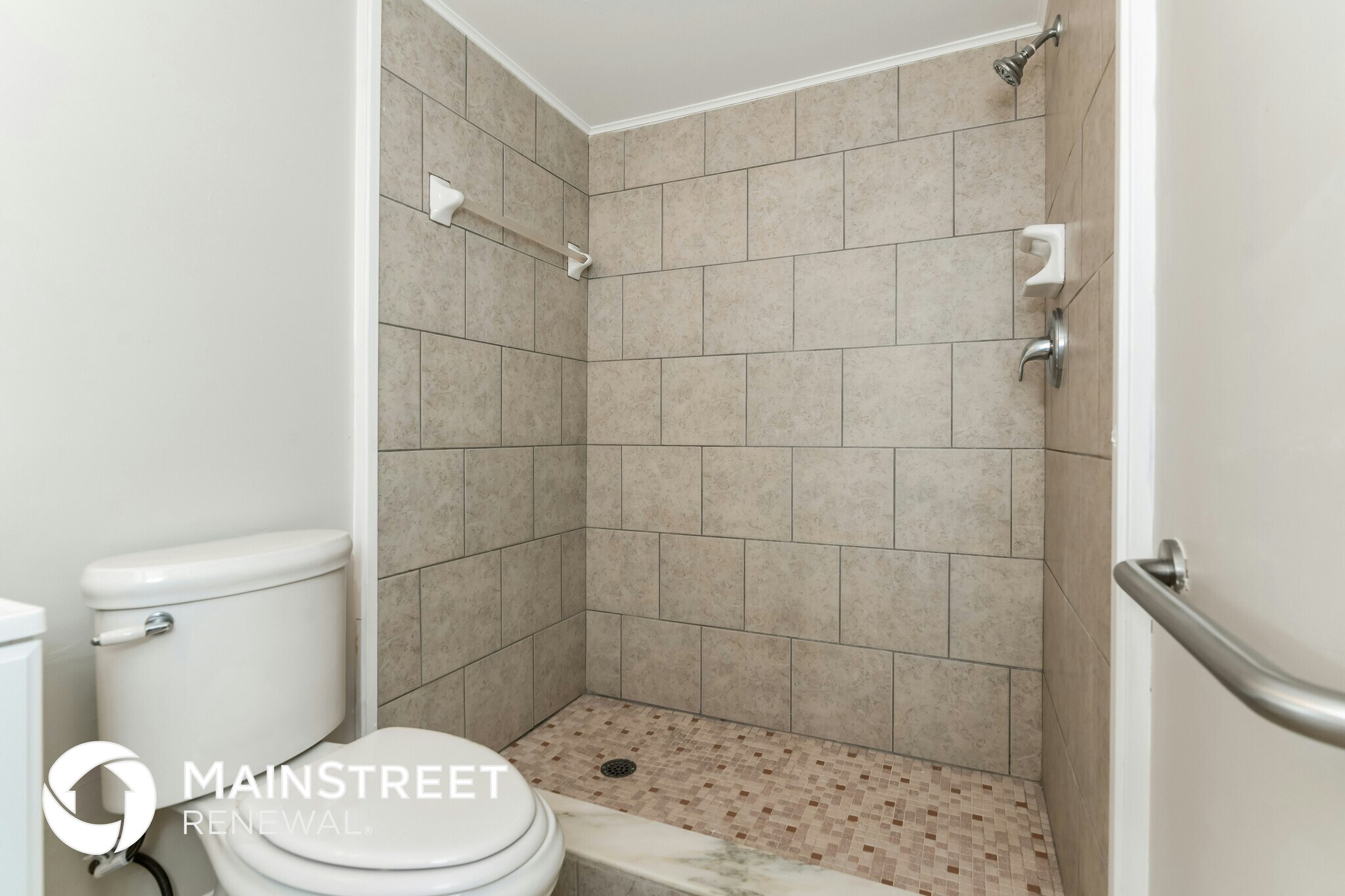 Building Photo - 5695 Oak Hill Manor Dr
