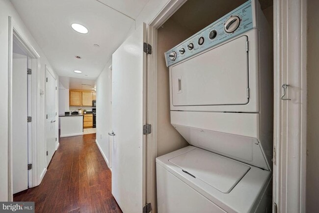 Building Photo - 355 I St SW