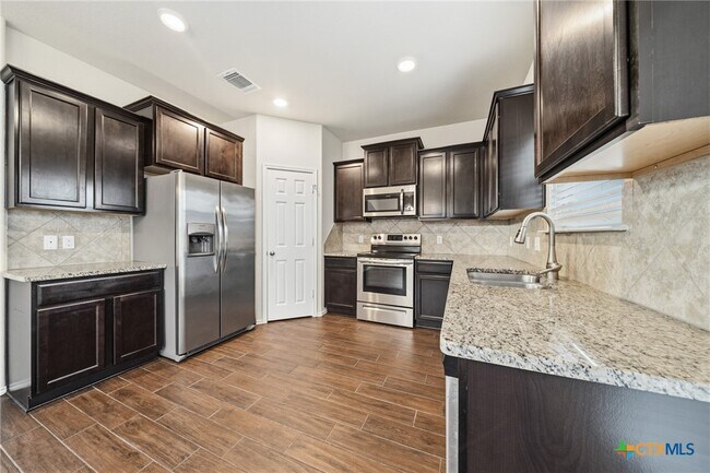 Building Photo - 1320 Kiskadee Branch Dr