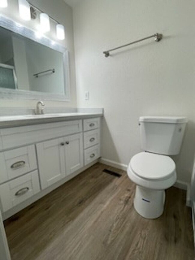 Building Photo - Beverly -Duplex