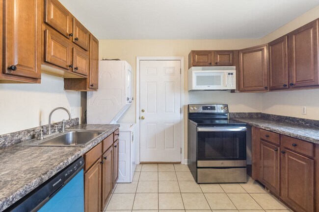 Building Photo - CITY OF FREDERICKSBURG 3 BEDROOM HOME FOR RENT