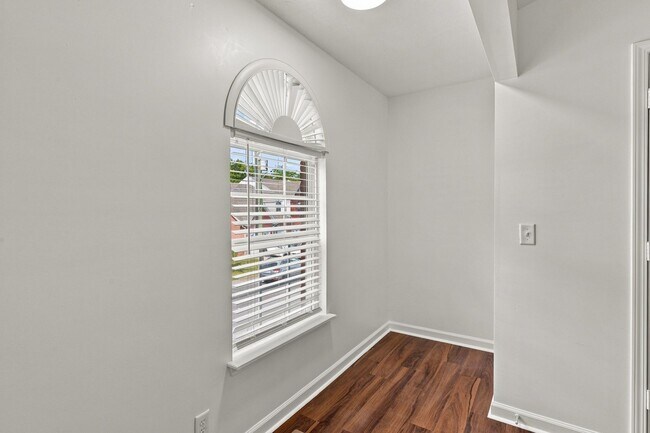 Building Photo - 2120 Lebanon Pike