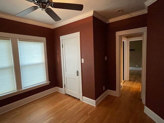 Building Photo - 831 Hayes Ave