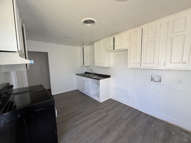 Building Photo - 15 MacArthur Dr