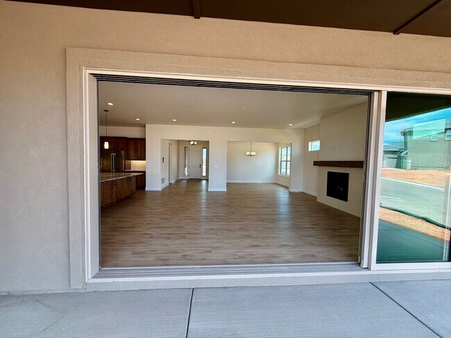 Building Photo - GET 2 WEEKS FREE. Luxury Living in Kissing...