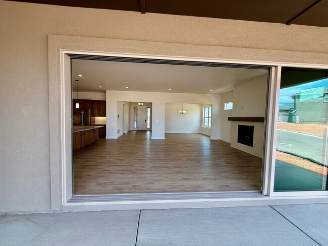 Building Photo - Luxury Living in Kissing Camels – 4 Bed | ...