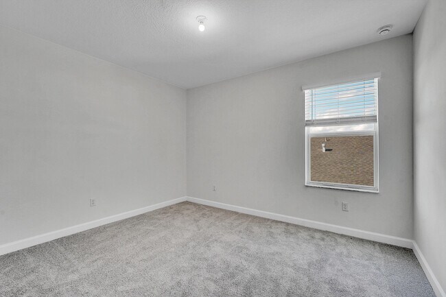 Building Photo - 3443 Cedar Grv Dr