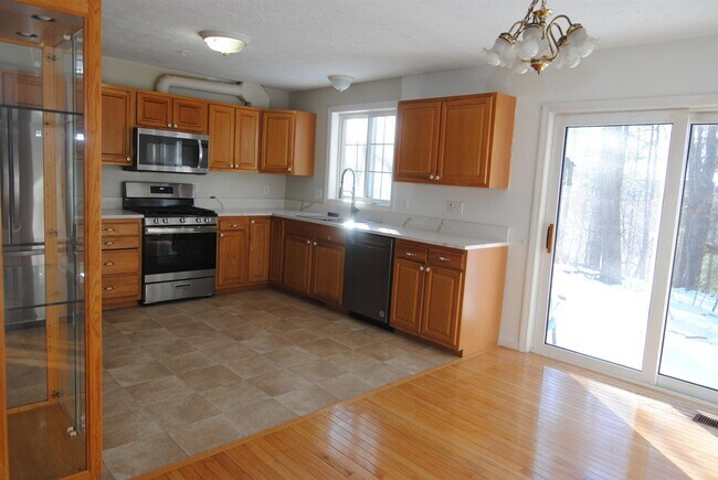 Building Photo - 65 Georgetown Dr