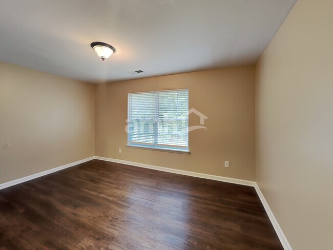 Building Photo - 2010 Cornflower Ln