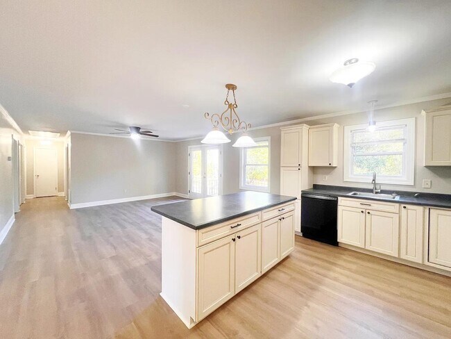 Building Photo - 106 Lori Dr