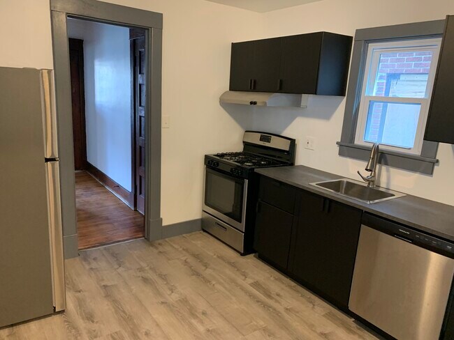 Kitchen - 207 Lafayette Ave