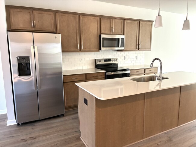 Building Photo - 372 Chesapeake Cmns St