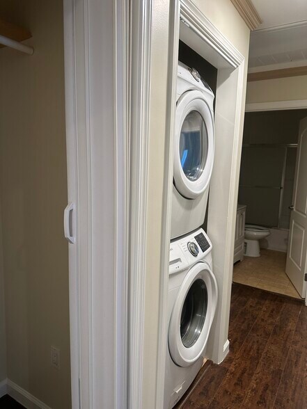 Building Photo - 14352 Tiara St